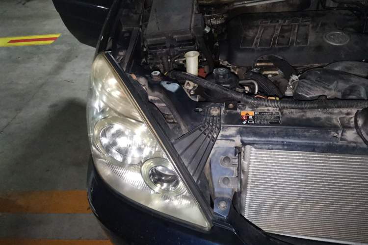 Used Buick GL8 2012 2.4L BASE Comfort Edition Engine Bay Right