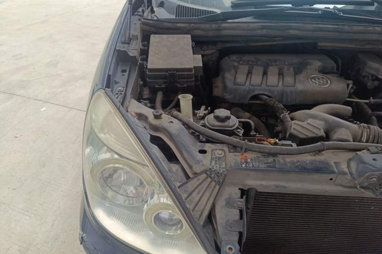 Used Buick GL8 2012 2.4L BASE Comfort Edition Engine Bay Right