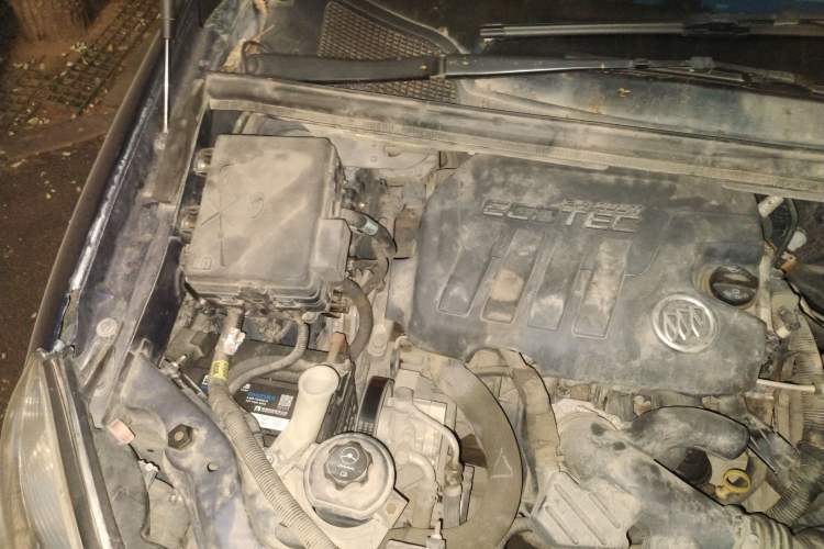 Used Buick GL8 2012 2.4L BASE Comfort Edition Engine Bay Right