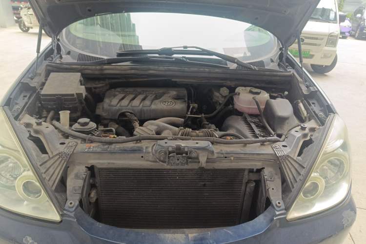 Used Buick GL8 2012 2.4L BASE Comfort Edition Engine Bay