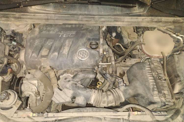 Used Buick GL8 2012 2.4L BASE Comfort Edition Engine Bay
