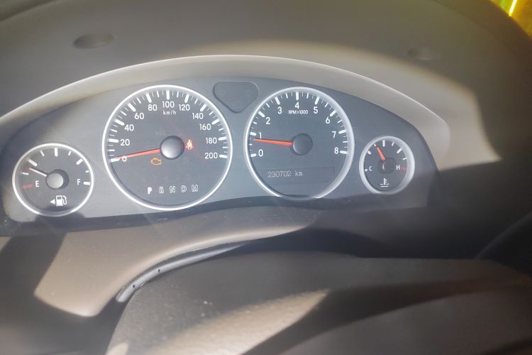 Used Buick GL8 2012 2.4L BASE Comfort Edition Odometer Close Up