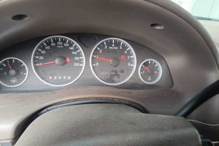Used Buick GL8 2012 2.4L BASE Comfort Edition Odometer Close Up