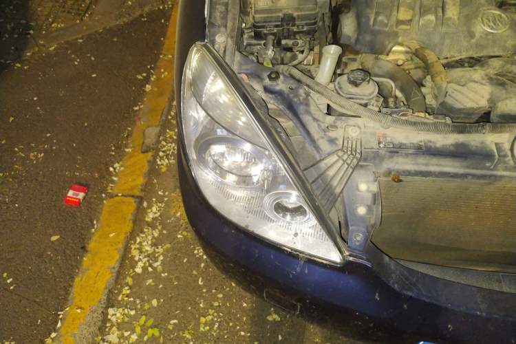 Used Buick GL8 2012 2.4L BASE Comfort Edition Right Front Headlight