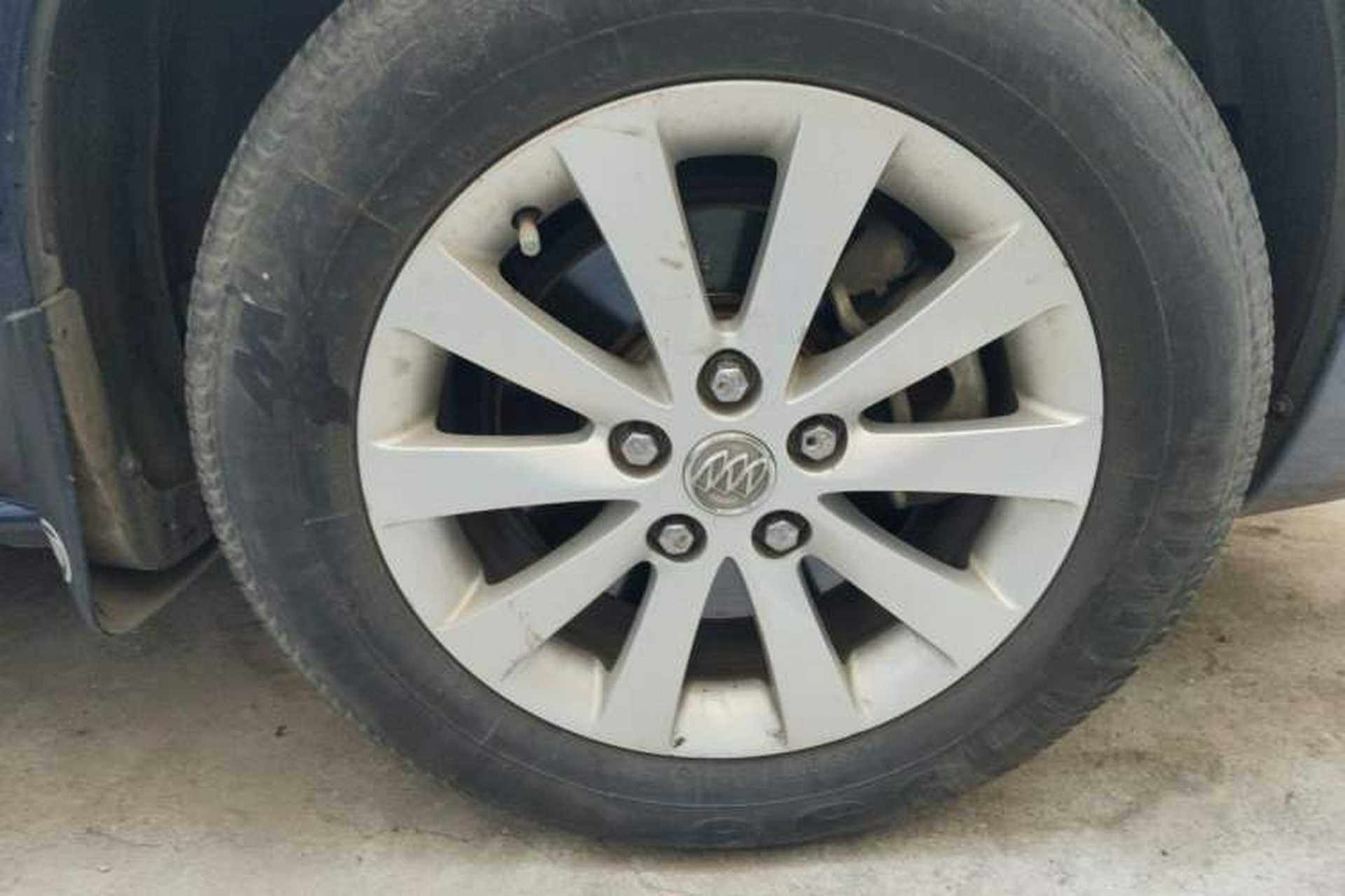 Used Buick GL8 2012 2.4L BASE Comfort Edition Right Front Wheel Hub