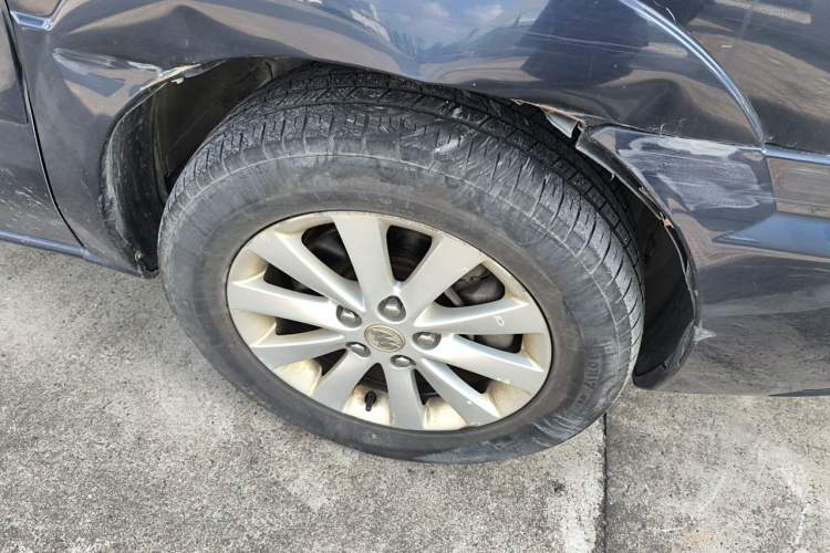 Used Buick GL8 2012 2.4L BASE Comfort Edition Right Front Wheel Hub