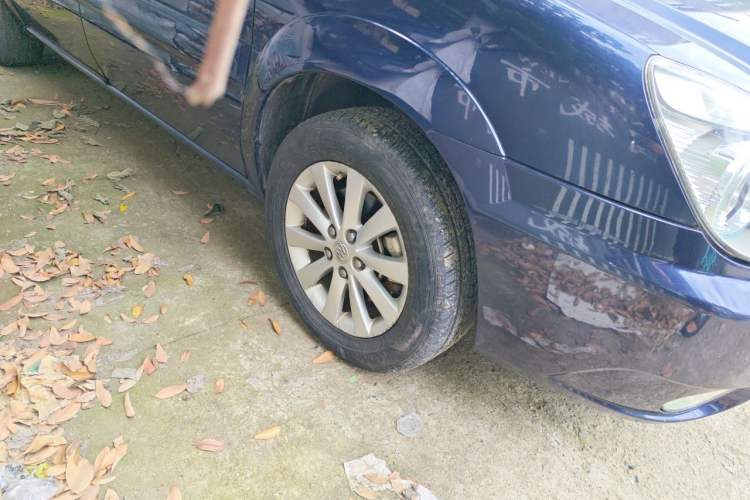 Used Buick GL8 2012 2.4L BASE Comfort Edition Right Front Wheel Hub