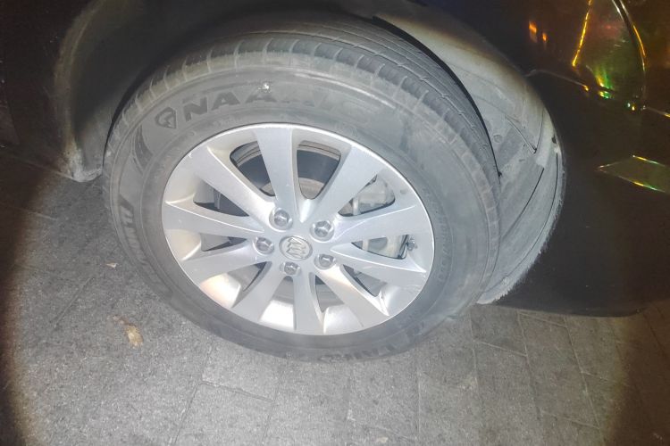 Used Buick GL8 2012 2.4L BASE Comfort Edition Right Front Wheel Hub