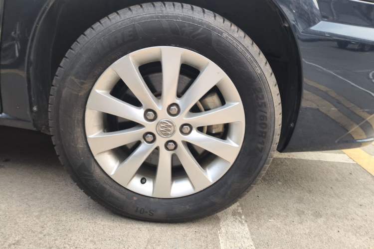 Used Buick GL8 2012 2.4L BASE Comfort Edition Right Front Wheel Hub