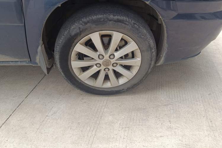 Used Buick GL8 2012 2.4L BASE Comfort Edition Right Front Wheel Hub