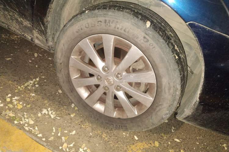 Used Buick GL8 2012 2.4L BASE Comfort Edition Right Front Wheel Hub