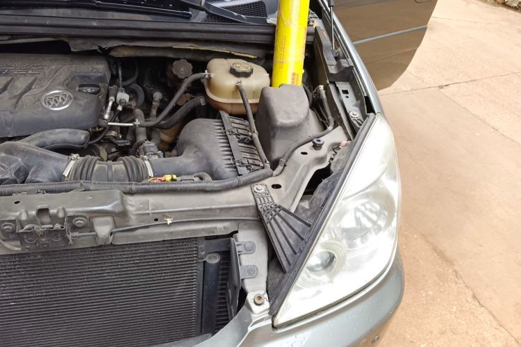 Used Buick GL8 2012 2.4L BASE Comfort Edition Engine Bay Left