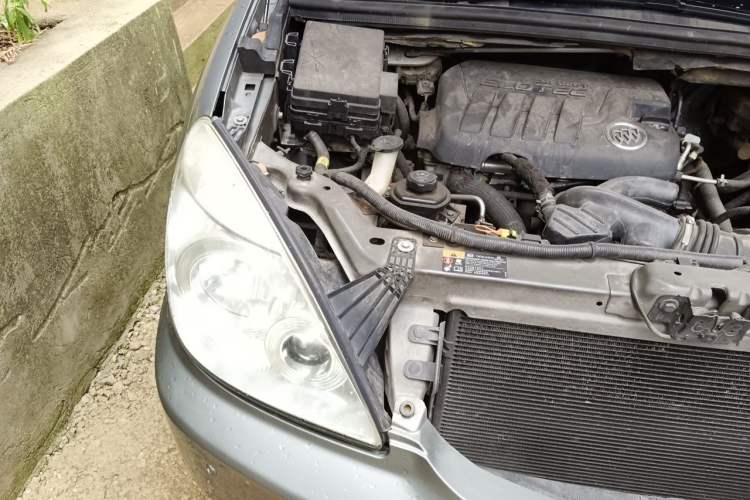 Used Buick GL8 2012 2.4L BASE Comfort Edition Engine Bay Right