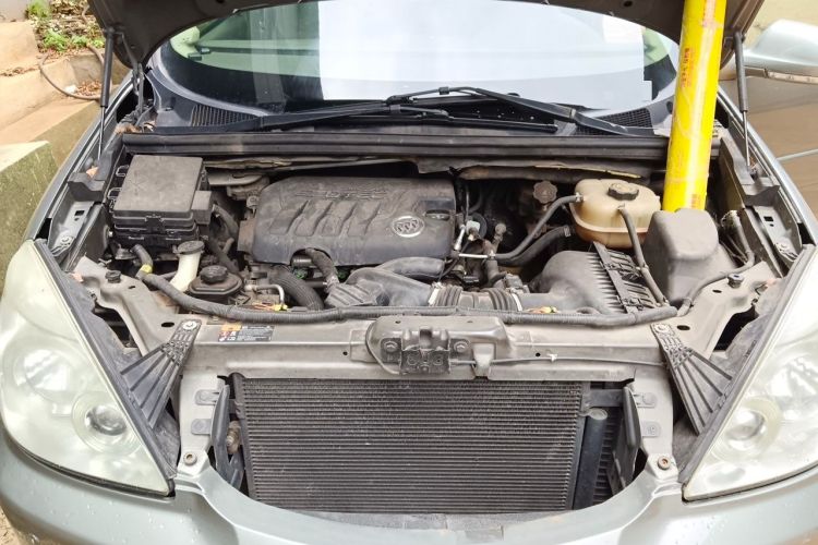 Used Buick GL8 2012 2.4L BASE Comfort Edition Engine Bay