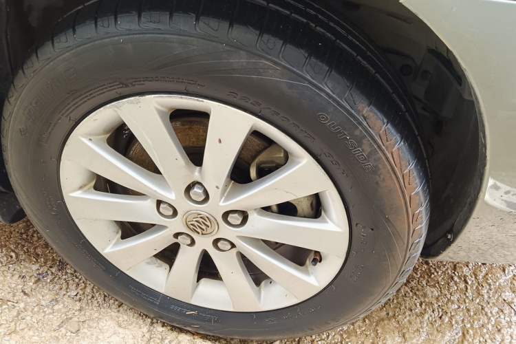 Used Buick GL8 2012 2.4L BASE Comfort Edition Right Front Wheel Hub