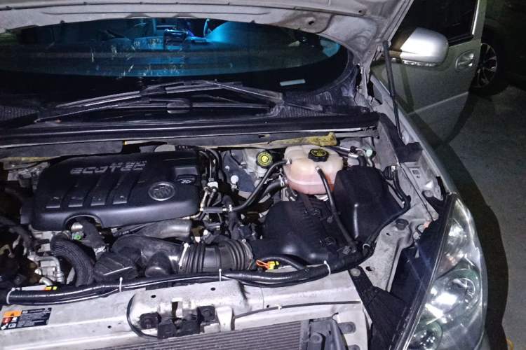 Used Buick GL8 2012 2.4L BASE Comfort Edition Engine Bay Left