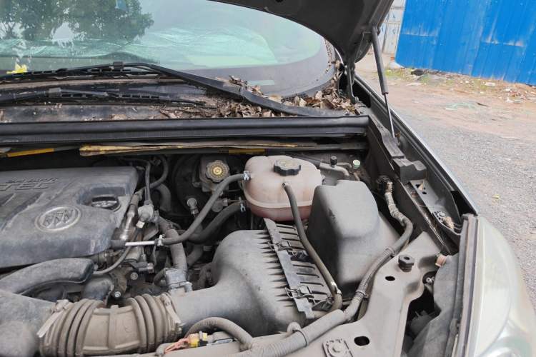 Used Buick GL8 2012 2.4L BASE Comfort Edition Engine Bay Left