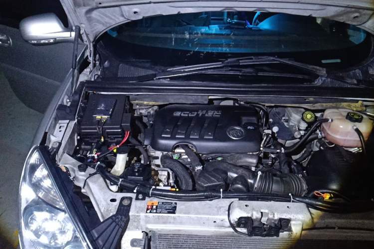 Used Buick GL8 2012 2.4L BASE Comfort Edition Engine Bay Right