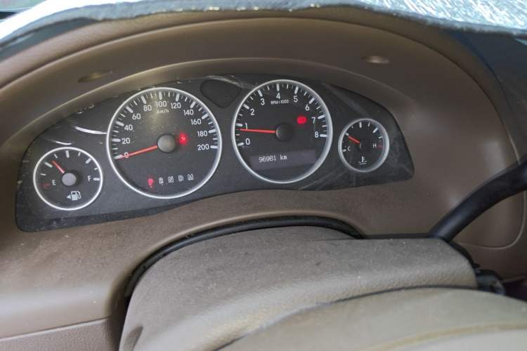 Used Buick GL8 2012 2.4L BASE Comfort Edition Odometer Close Up