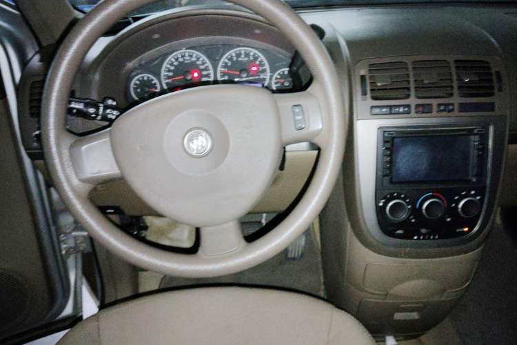 Used Buick GL8 2012 2.4L BASE Comfort Edition Center Console