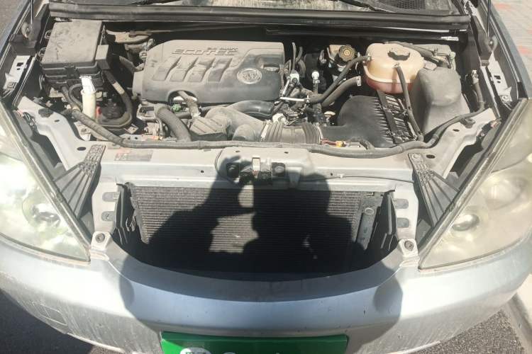 Used Buick GL8 2012 2.4L BASE Comfort Edition Engine Bay
