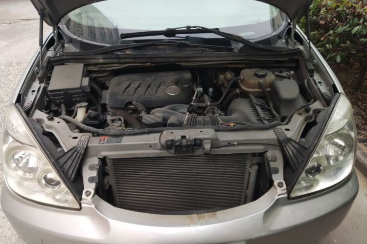 Used Buick GL8 2012 2.4L BASE Comfort Edition Engine Bay