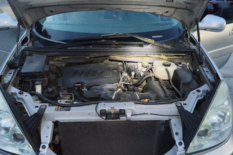 Used Buick GL8 2012 2.4L BASE Comfort Edition Engine Bay