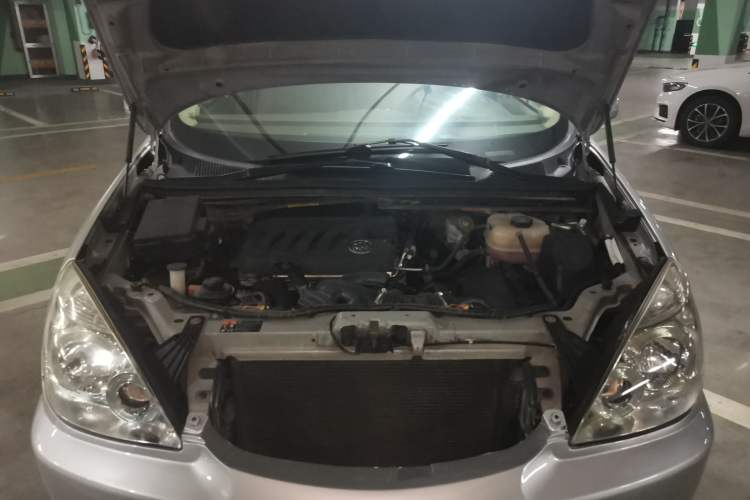 Used Buick GL8 2012 2.4L BASE Comfort Edition Engine Bay