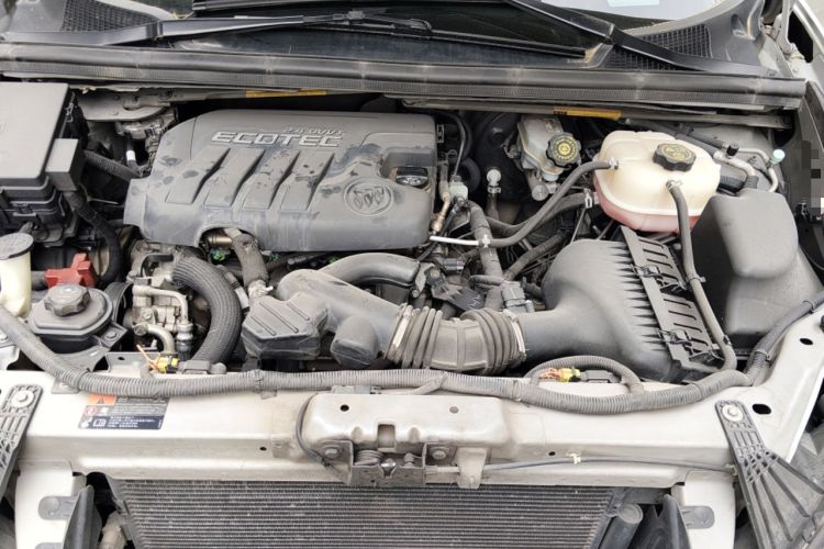 Used Buick GL8 2012 2.4L BASE Comfort Edition Engine Bay