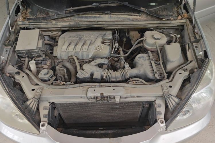 Used Buick GL8 2012 2.4L BASE Comfort Edition Engine Bay