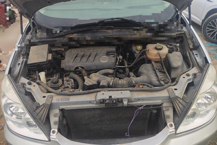 Used Buick GL8 2012 2.4L BASE Comfort Edition Engine Bay