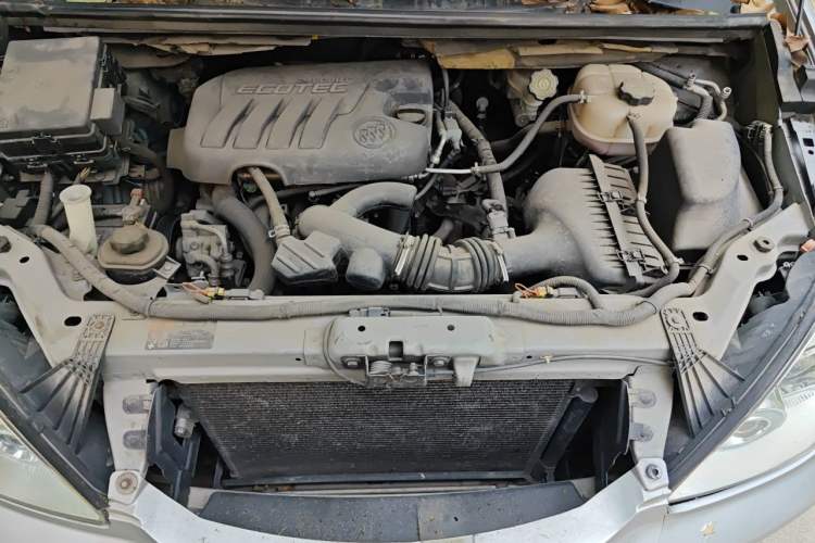 Used Buick GL8 2012 2.4L BASE Comfort Edition Engine Bay