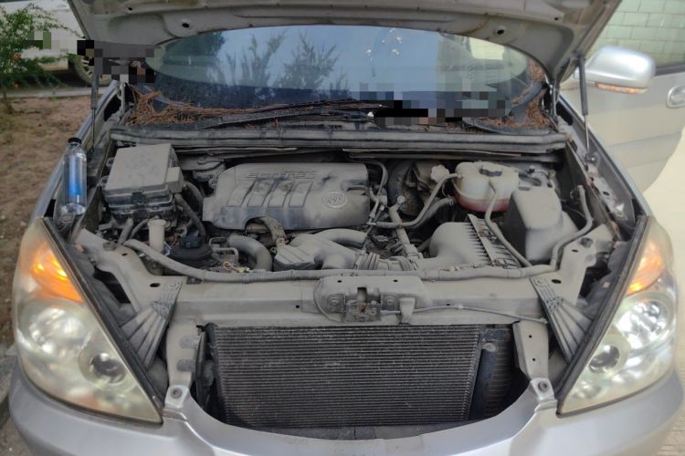 Used Buick GL8 2012 2.4L BASE Comfort Edition Engine Bay
