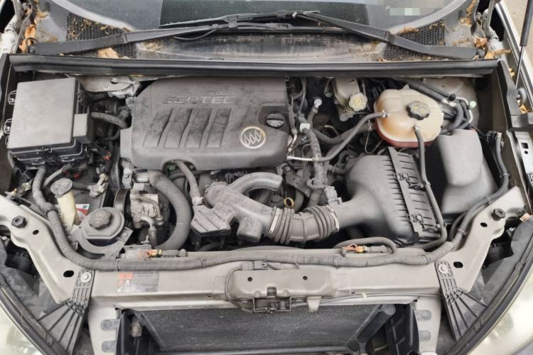 Used Buick GL8 2012 2.4L BASE Comfort Edition Engine Bay