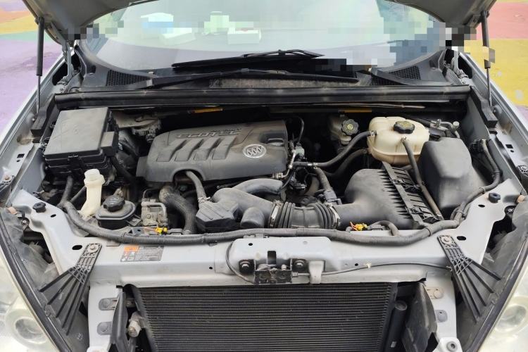 Used Buick GL8 2012 2.4L BASE Comfort Edition Engine Bay