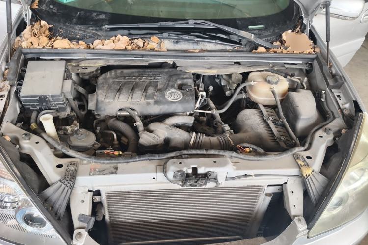 Used Buick GL8 2012 2.4L BASE Comfort Edition Engine Bay