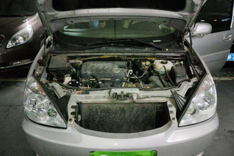 Used Buick GL8 2012 2.4L BASE Comfort Edition Engine Bay