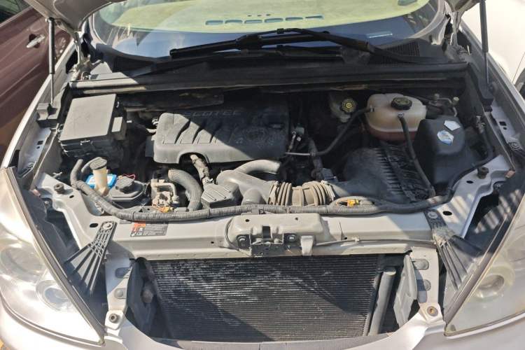 Used Buick GL8 2012 2.4L BASE Comfort Edition Engine Bay