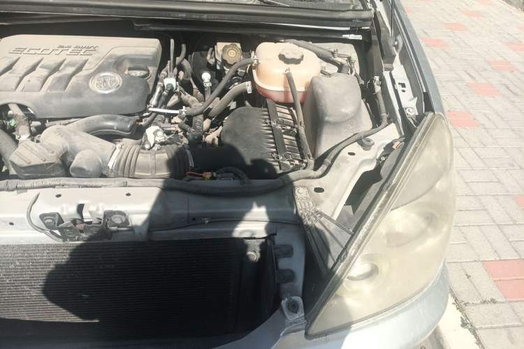 Used Buick GL8 2012 2.4L BASE Comfort Edition Engine Bay Left