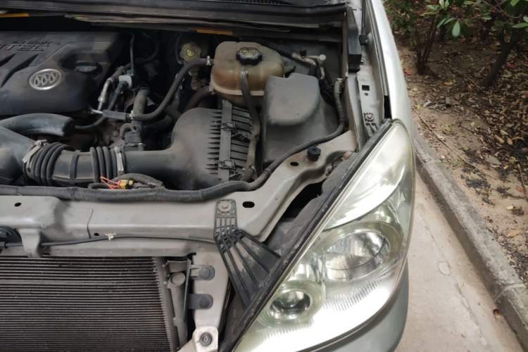 Used Buick GL8 2012 2.4L BASE Comfort Edition Engine Bay Left