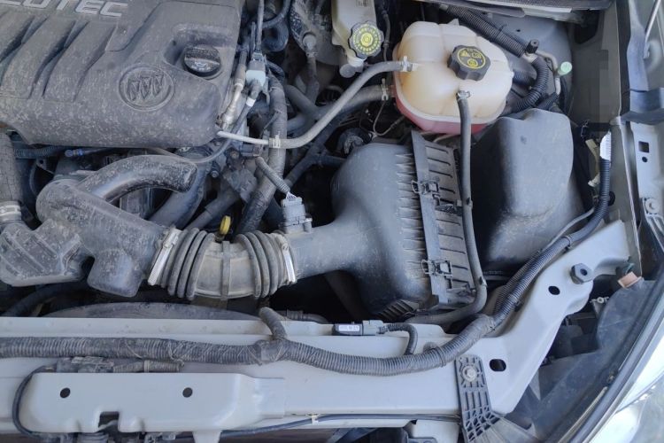 Used Buick GL8 2012 2.4L BASE Comfort Edition Engine Bay Left
