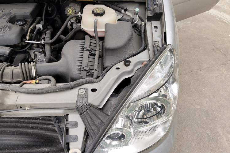 Used Buick GL8 2012 2.4L BASE Comfort Edition Engine Bay Left
