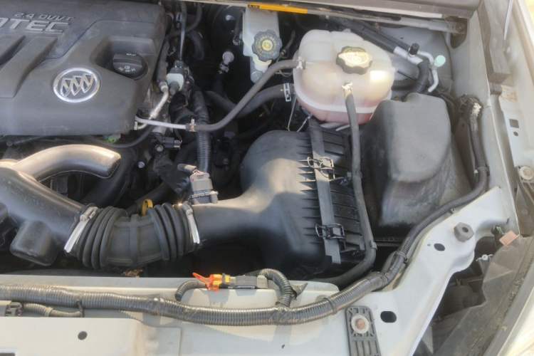 Used Buick GL8 2012 2.4L BASE Comfort Edition Engine Bay Left