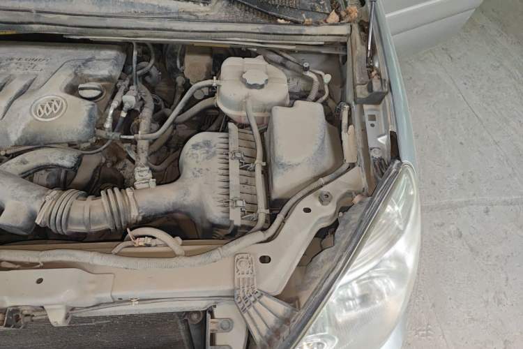 Used Buick GL8 2012 2.4L BASE Comfort Edition Engine Bay Left