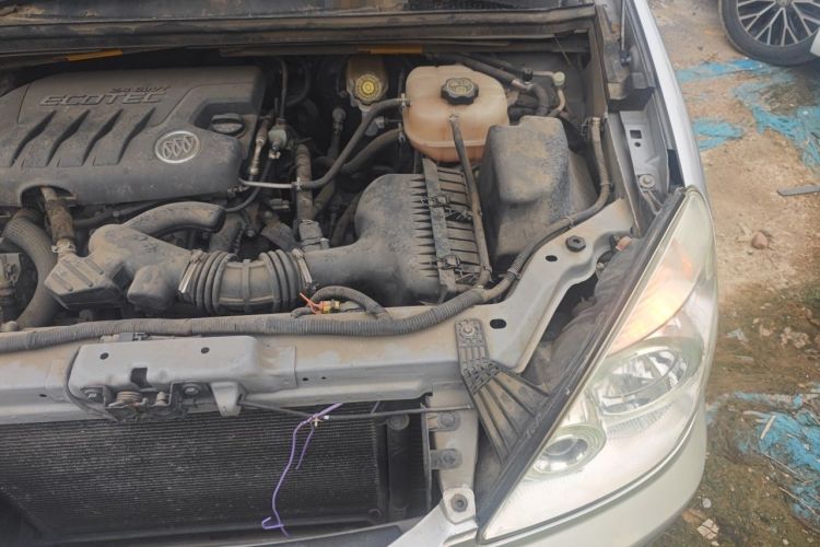 Used Buick GL8 2012 2.4L BASE Comfort Edition Engine Bay Left
