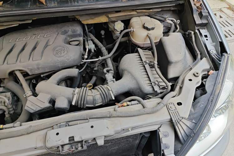 Used Buick GL8 2012 2.4L BASE Comfort Edition Engine Bay Left