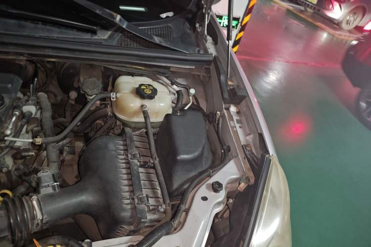 Used Buick GL8 2012 2.4L BASE Comfort Edition Engine Bay Left
