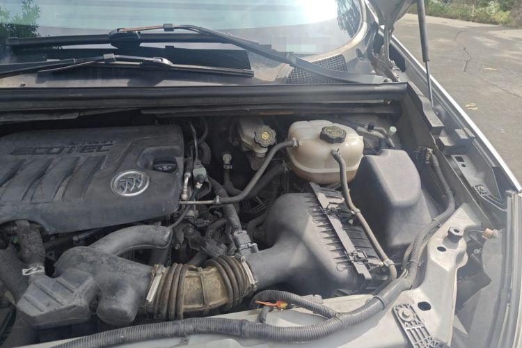 Used Buick GL8 2012 2.4L BASE Comfort Edition Engine Bay Left