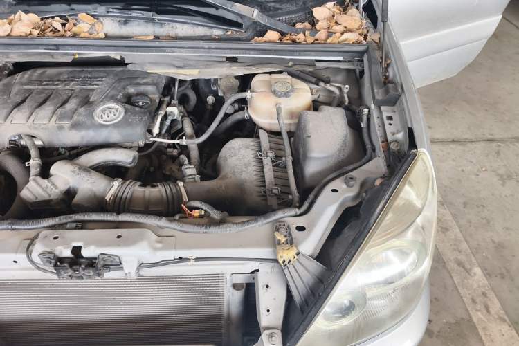Used Buick GL8 2012 2.4L BASE Comfort Edition Engine Bay Left