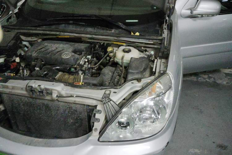 Used Buick GL8 2012 2.4L BASE Comfort Edition Engine Bay Left